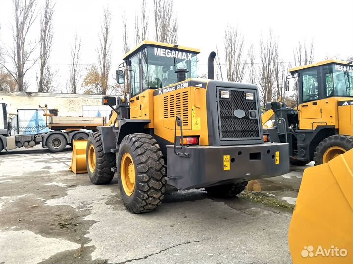 Фронтальный погрузчик Megamax GL420H, 2023