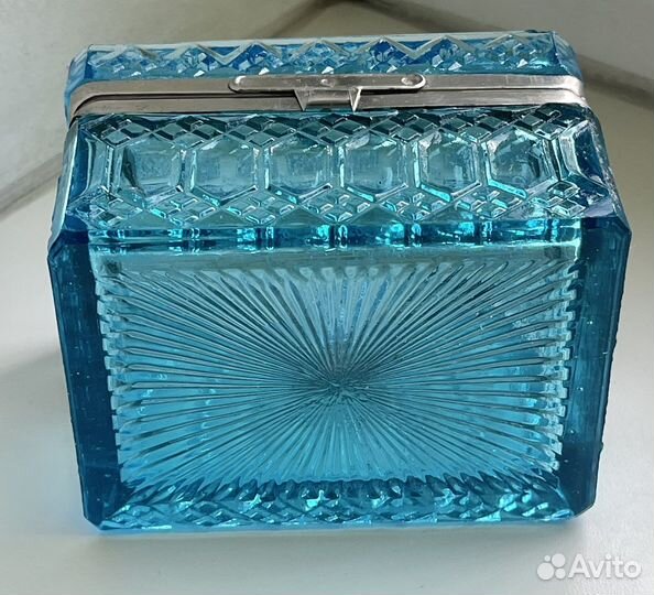 Старинная чайница-шкатулка из купоросного стекла