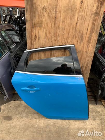 Правая задняя дверь Вольво V40 2 поколение дефект