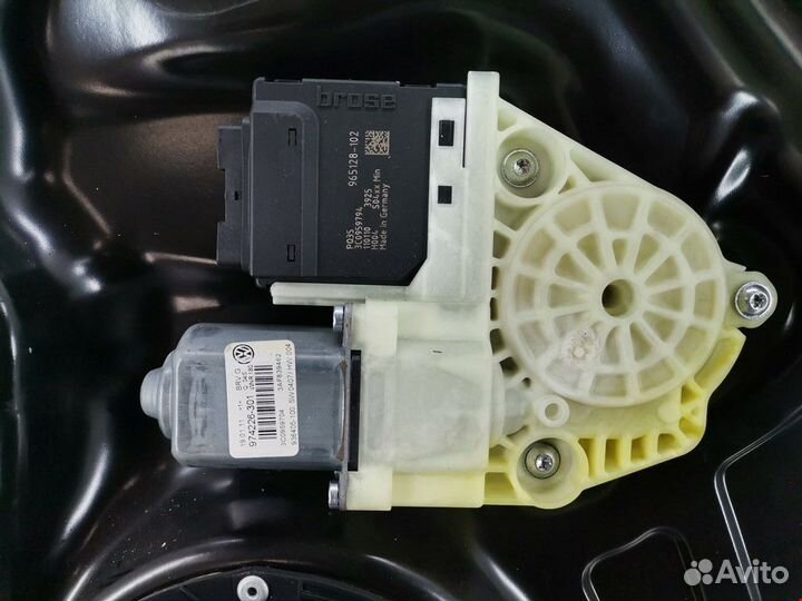 Стеклоподъемник электрический задний правый