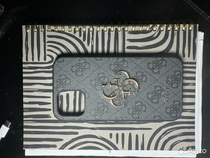 Чехол на iPhone 12 guess