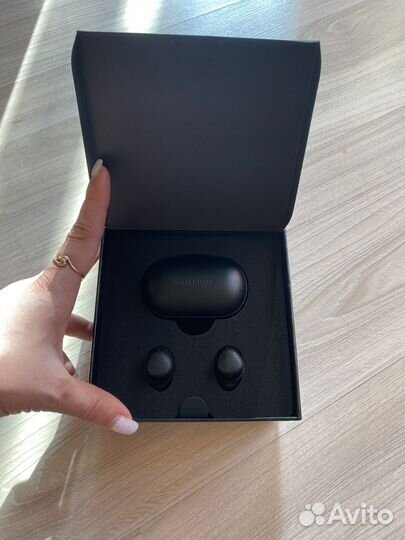 Беспроводные наушники samsung gear iconx