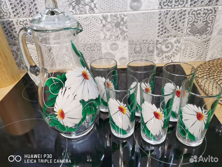 Кувшин и стаканы