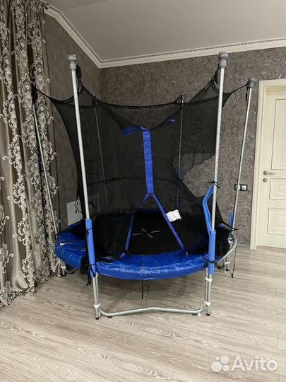 Батут с защитной сеткой