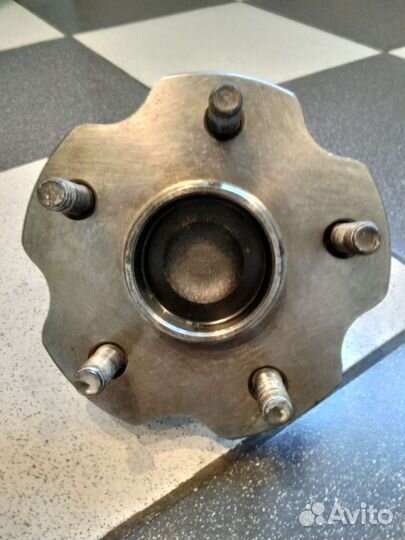 Ступица Toyota Rav4