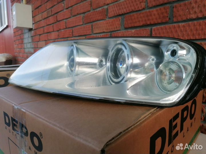 Фары на Volkswagen Touareg 2005 г.в