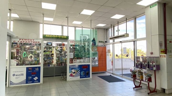 Торговое помещение на входе в ТЦ 