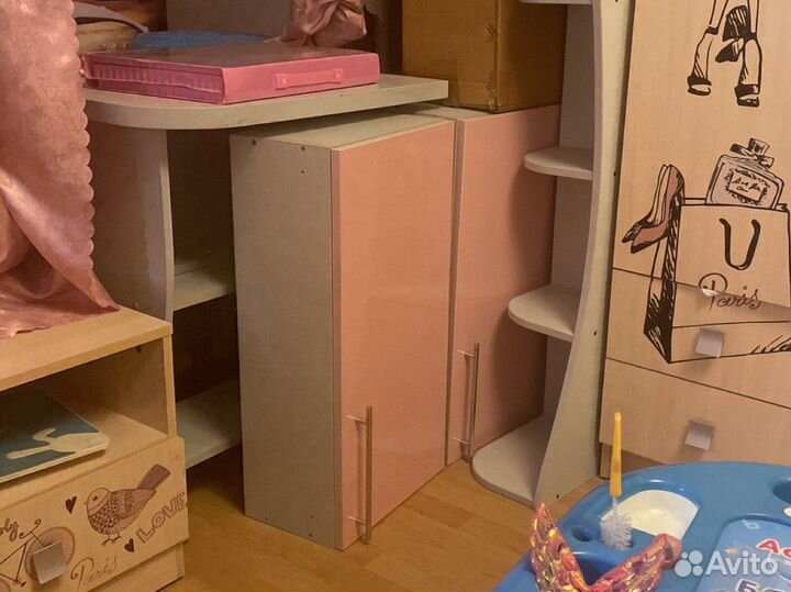 Стол с шкафом и полками