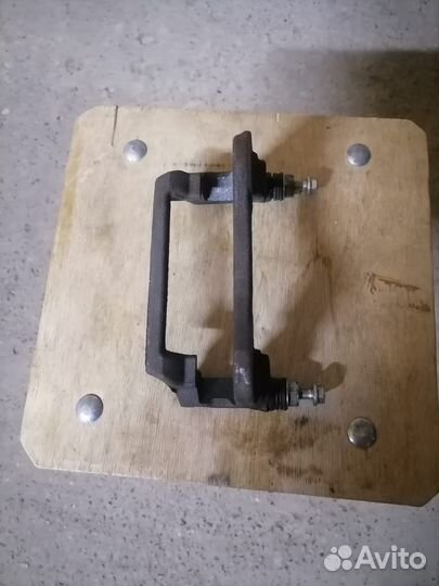 Скоба от суппорта на Газель