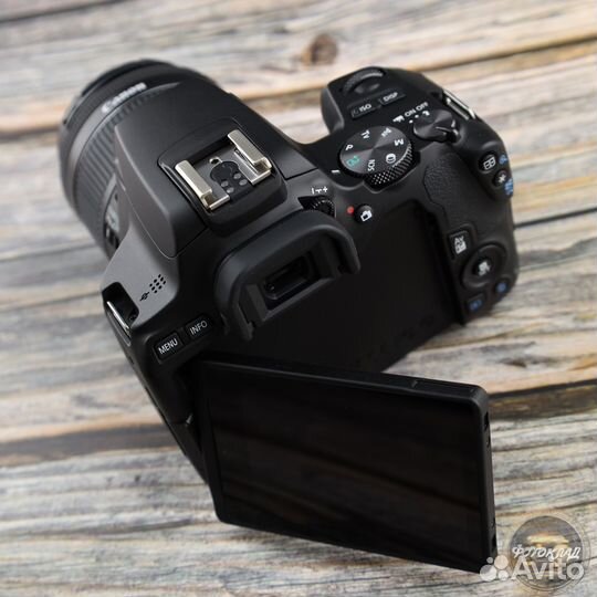 Canon EOS 250D Kit EF-S 18-55mm f/4-5.6 IS Blaсk