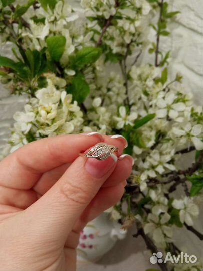 Кольцо золотое с бриллиантами