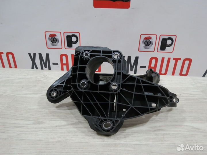 Педаль тормоза Skoda Rapid