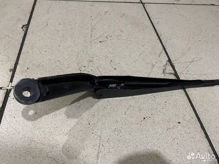 Поводок дворника правый Ford Mondeo 3