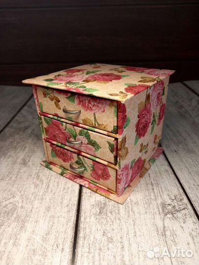 Шкатулка для косметики