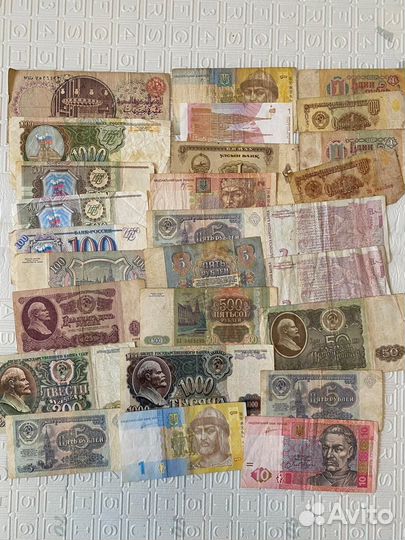Банкноты разные набором