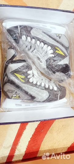 Коньки хоккейные