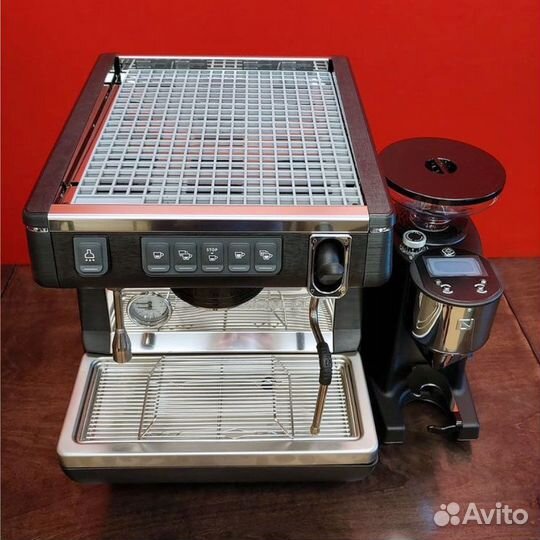 Кофемашина Nuova Simonelli черная (1 GRV)