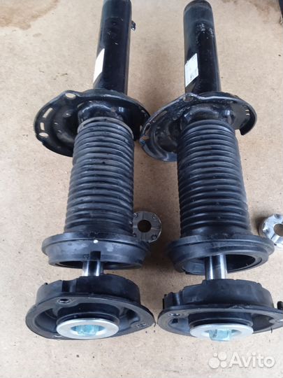 Стойка амортизатора передняя Шкода kodiaq