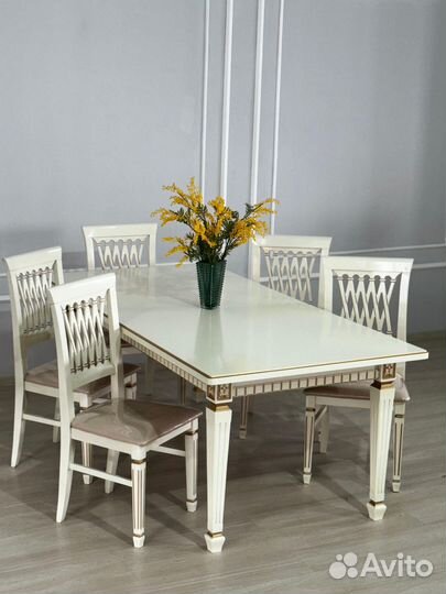 Стол и стулья