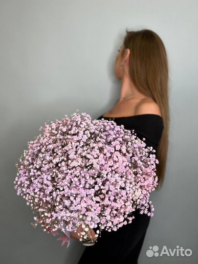 Букет из гипсофилы в коробке / цветные, белые