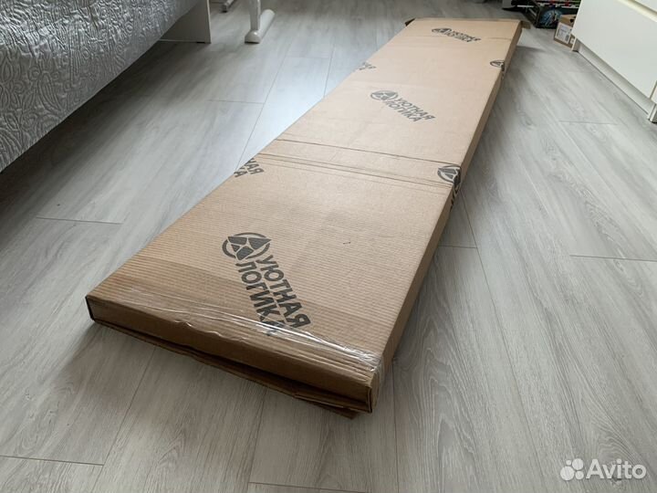 Большая картонная коробка для переезда