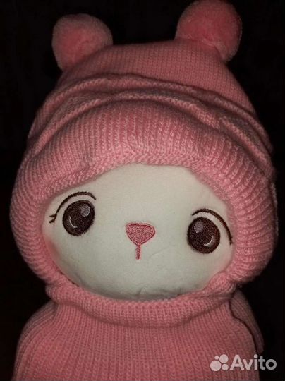 Шапка шлем журавлик. Белая шапка новая