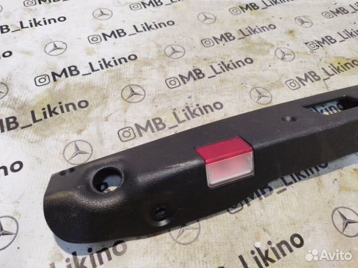 Накладка крышки багажника Mercedes C-Class W204