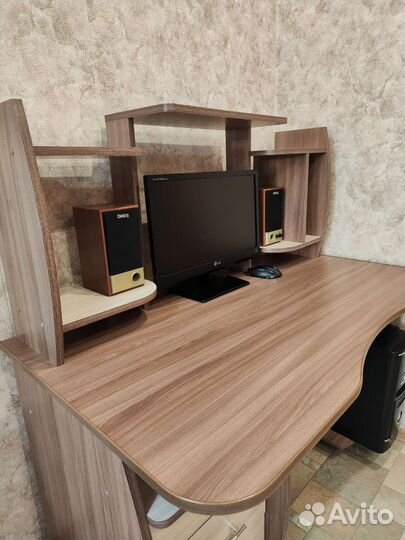 Компьютерный стол