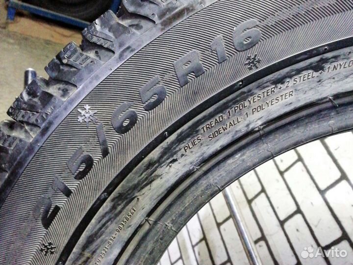 Viatti Bosco Nordico V-523 215/65 R16 98T