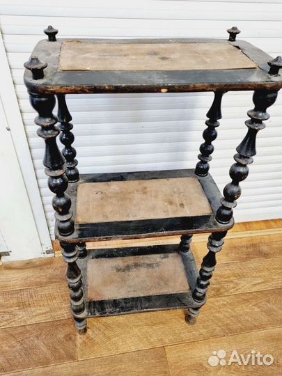 Антикварная этажерка, размер высота 1м 03 см, шири