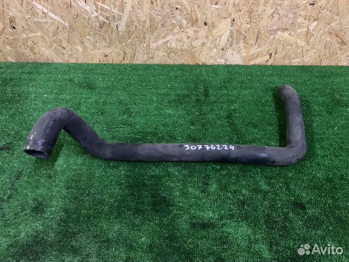 Volvo XC90 V8 патрубок радиатора нижний