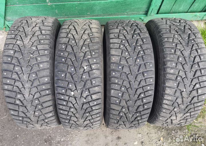 Maxxis ArcticTrekker NP3 215/55 R17 98T