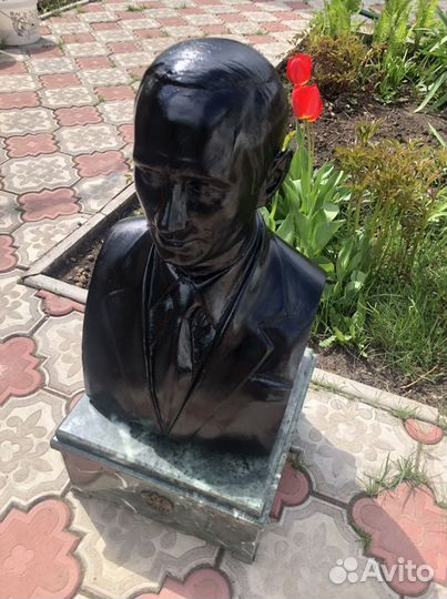 Бюст Путина В.В