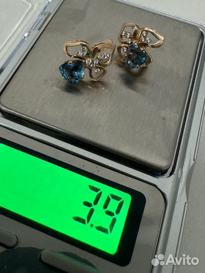 Золотые серьги с топазом и фианитами