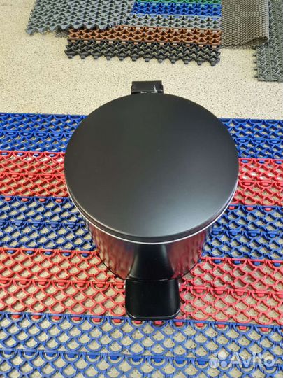 Мусорное ведро с педалью