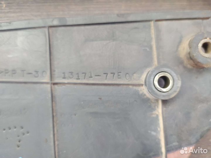 Декоративная крышка двигателя Suzuki Grand Vitara