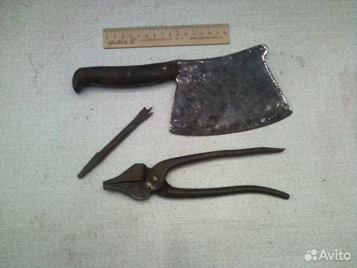 Отвёртка. Чапельник. Угольник. Топорик