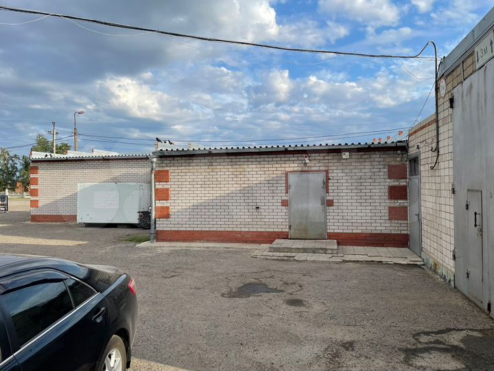 Торговая площадь на 1 линии, 305 м²