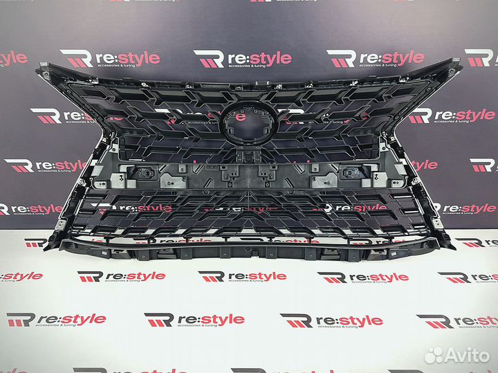 Решетка радиатора Lexus LX570 / LX450d с16г