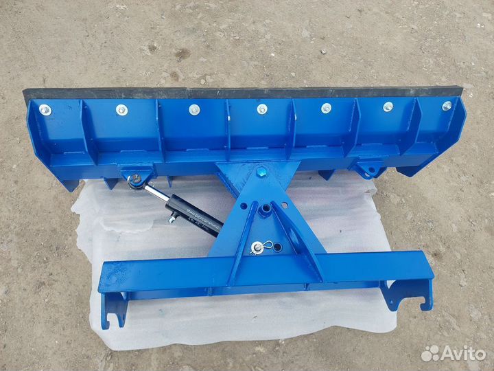 Поворотный гидравлический отвал на кун 2 м