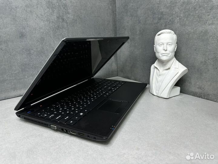 Acer Aspire 5552 SSD 120gb RAM 4gb AMD radeon