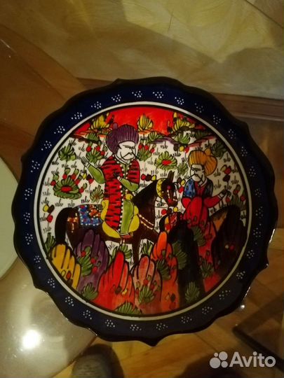 Декоративные статуэтки, тарелки, вазы