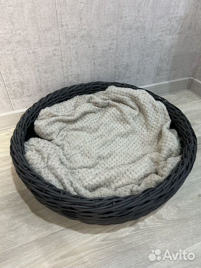 Лежанка для кошек и собак из ротанга