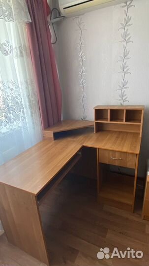 Компьютерный стол: идеален для учебы