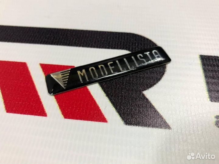 Эмблема Modellista Черная U2326