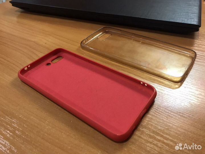 Красный и прозрачный чехлы на honor 10