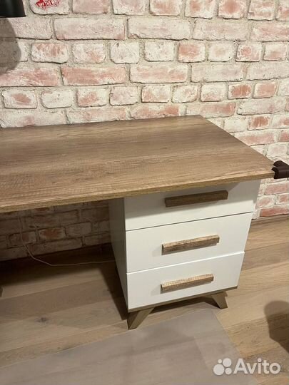 Продам письменный стол в отличном состоянии