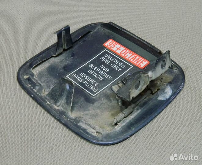 Лючок бензобака Mitsubishi Carisma