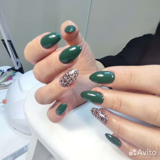 Модель на маникюр