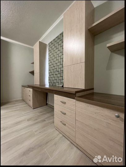 Рабочая зона у окна под ключ